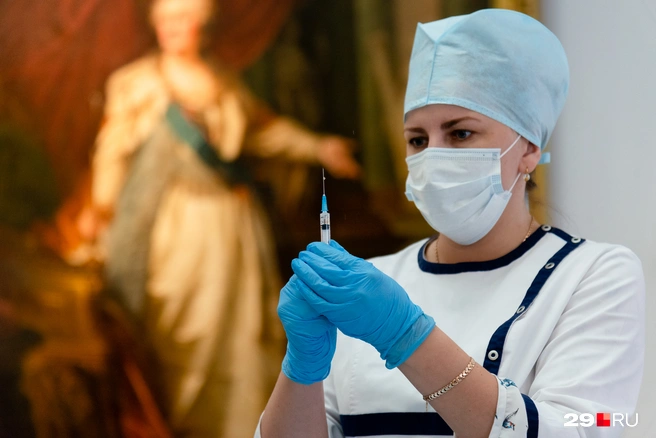 В эти выходные пункты вакцинации будут работать в торговых центрах двух городов Поморья | Источник: Иван Митюшёв