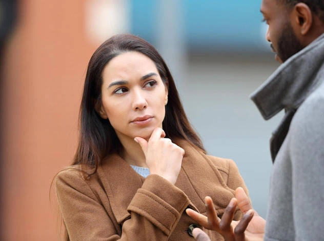 Врет в лицо: 7 приемов для общения с лжецами, которые заставят их (наконец!) сказать правду