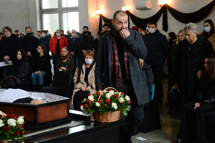 «У тебя было много шуток и много жен»: речь Руслана Белого у гроба Александра Шаляпина