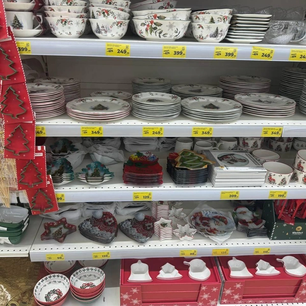 Новогодняя посуда в магазине | Источник: Дарья Гранкина / 26.RU