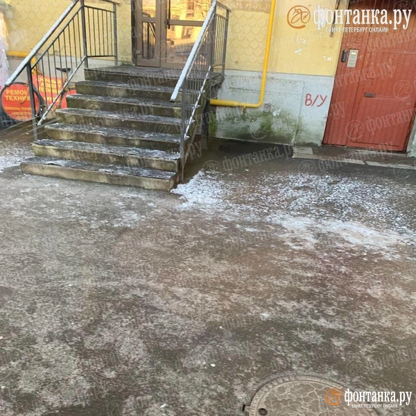 Петербуржцев начали предупреждать о гололедице. Это не единственная опасность в выходные | Источник: Читатель «Фонтанки»