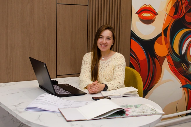 После выпуска будущий дизайнер работала в смежной отрасли | Источник: Александра Степанова