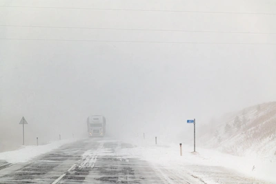В ХМАО ограничили скорость из-за непогоды