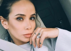 Айза Анохина сделала пластику ягодиц