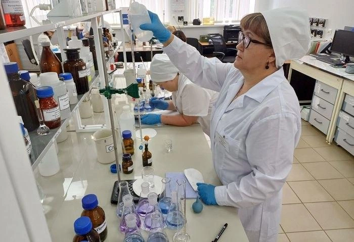 Контроль воды ведется по 70 физико-химическим и 11 микробиологическим показателям | Источник: «НОВОГОР-Прикамье»