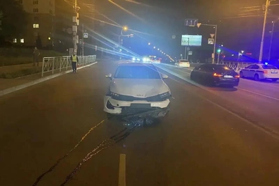На Лазурной сбили 17-летнего на электровелосипеде