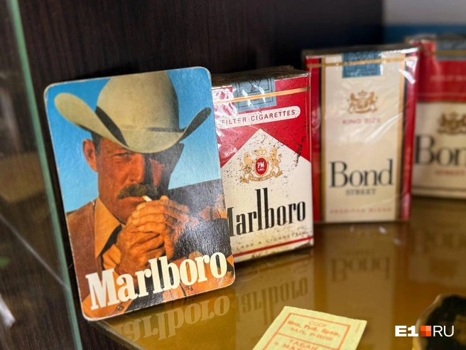 Такие сигареты продавались в России девяностых | Источник: Дарья Костомина / E1.RU