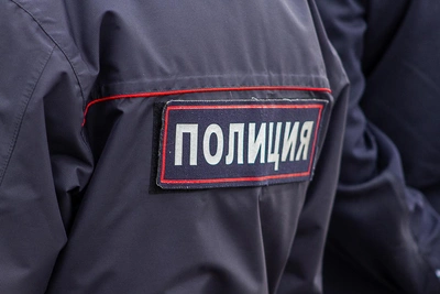Полиция нашла женщину, плевавшуюся на машину