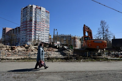 В Челябинске снесли известную автомойку с шаурмичной
