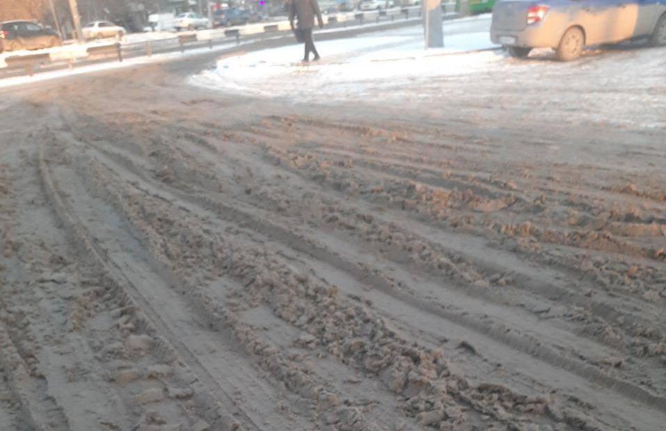 Это ведь лицо города. Разбираемся, почему вокруг Синегорья постоянно всё в грязи и слякоти