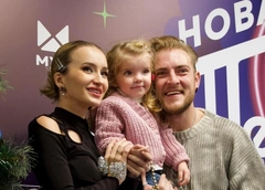 Дочь вынесла кольца, а первый танец прошел под Кристовского: исполнители хитов сериала «Ландыши» Nansi & Sidorov сыграли свадьбу