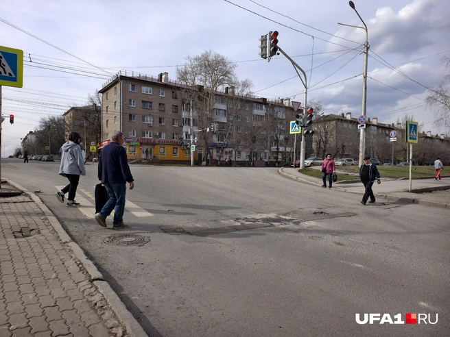 Ближе к верхней части улица уже более-менее в порядке | Источник: Булат Салихов / UFA1.RU