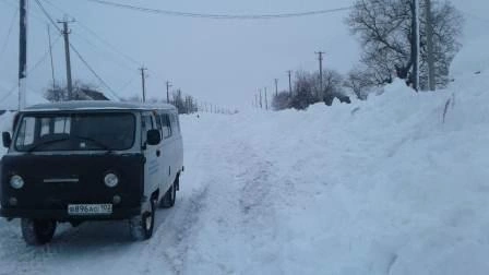 В одной деревне снег убрали, но тут же выяснилось, что этого не сделали в соседней | Источник: Ильгиз Фаткуллин / Vk.com