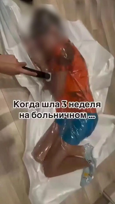 Полиция ищет блогершу, откачавшую воздух из пакета с ребенком | Источник: соцсети