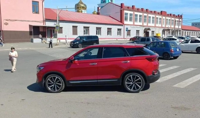 Несмотря на «внедорожное» название Cross, автомобиль был исключительно переднеприводным  | Источник: Авито 