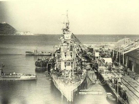 Крейсер «Чунцин» (бывшая британская «Аврора») после подъема | Источник: wikipedia.org