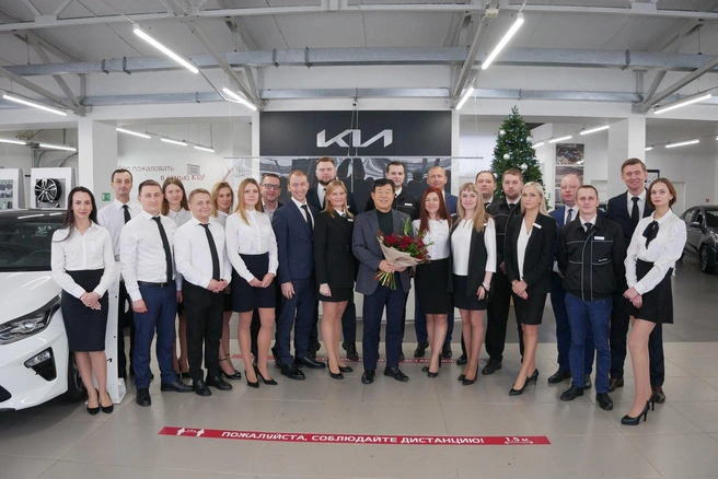 Одобрено президентом: глава «Киа Россия и СНГ» высоко оценил обновленный дилерский центр в Ярославле Дилерские центры KIA сейчас активно обновляются по всей России и странам СНГ, но именно ярославский «АБЦ Групп» одним из первых прошел президентскую проверку | Источник: дилерский центр «Авто Бизнес Центр Групп»