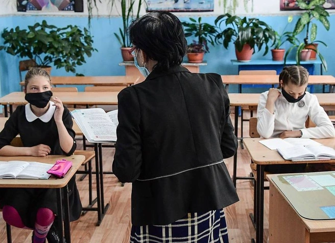 В Минпросвещения высказались о переходе школ на дистанционку | ya62.ru