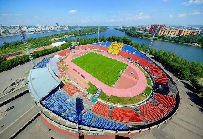 Ранее у стадиона никогда не было крыши | Источник: stadionlk.vomirek.com