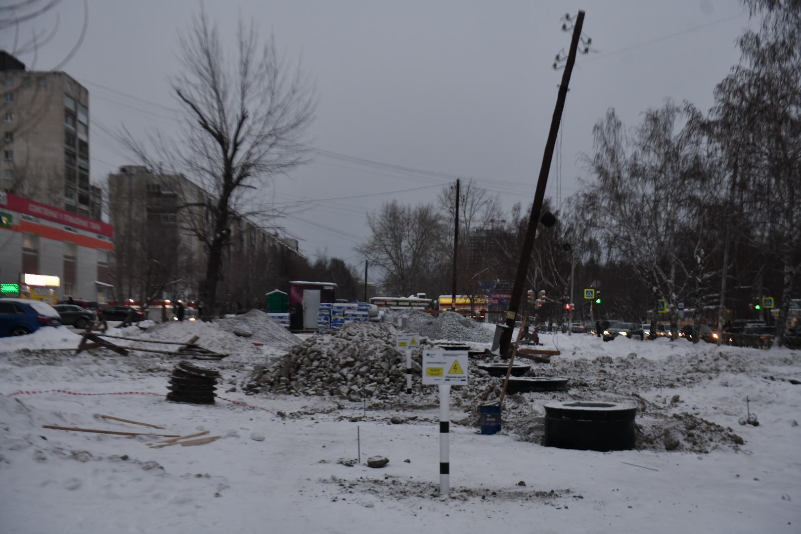 В Пионерском поселке Екатеринбурга на улице Блюхера разгорелся бунт против  строительства сервиса на месте бульвара, 15 января 2022 года - 15 января  2022 - Е1.ру