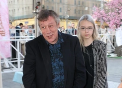 Дочь Михаила Ефремова: «У меня были напряженные отношения с нынешней женой отца»