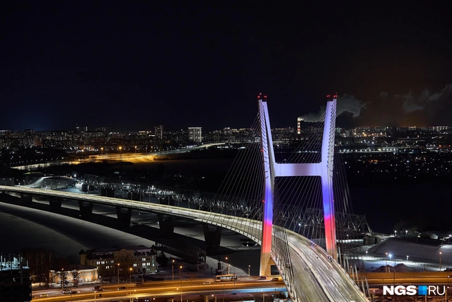 Движение по четвертому мосту открыли поздно вечером 15 декабря | Источник: Александр Ощепков / NGS.RU