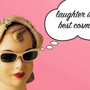 Бренд Benefit оказывает жителям США «первую косметическую помощь»