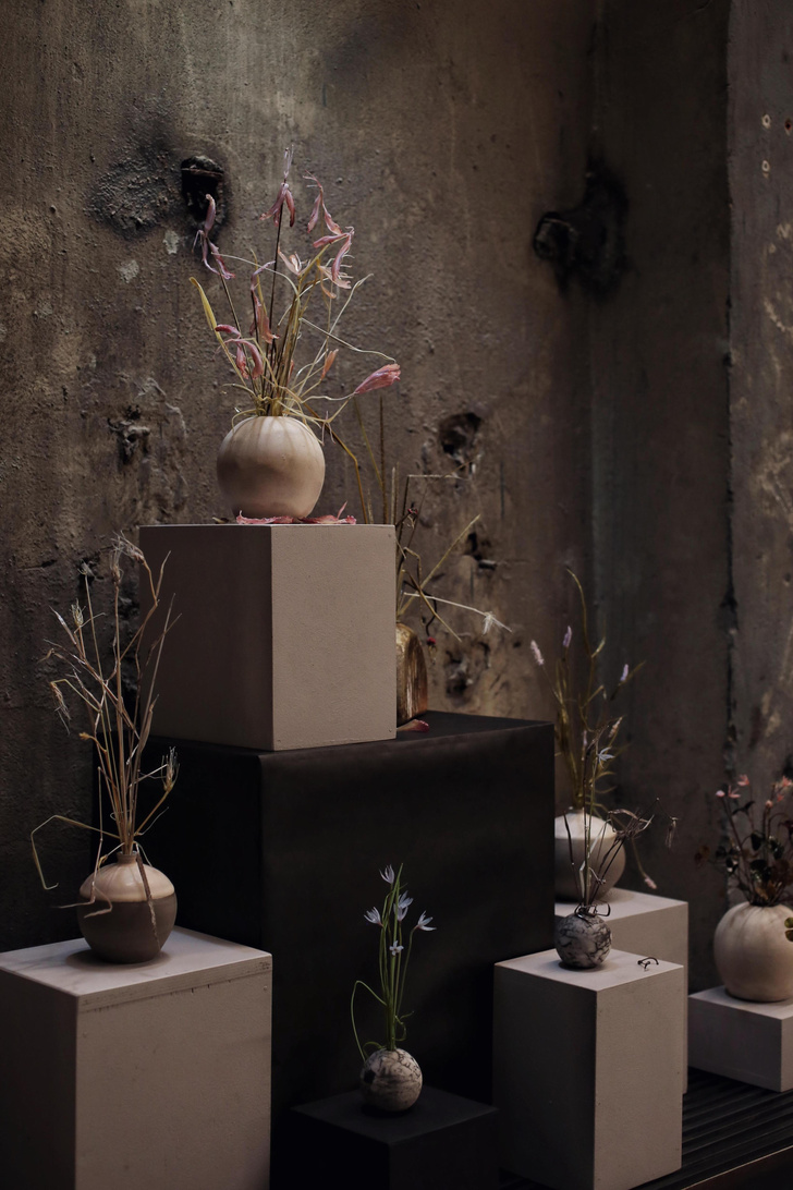Стеклянные цветы Анастасии Прибельской на выставке в Москве