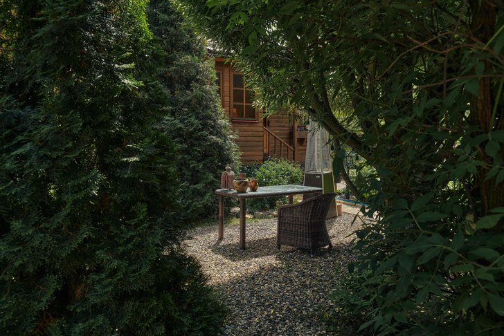 Никита Макаров начал возделывать свой сад пять лет назад в семейном угодье в центре Переславля-Залесского, «жемчужины» Золотого кольца, и считает его огромной зоной для творчества