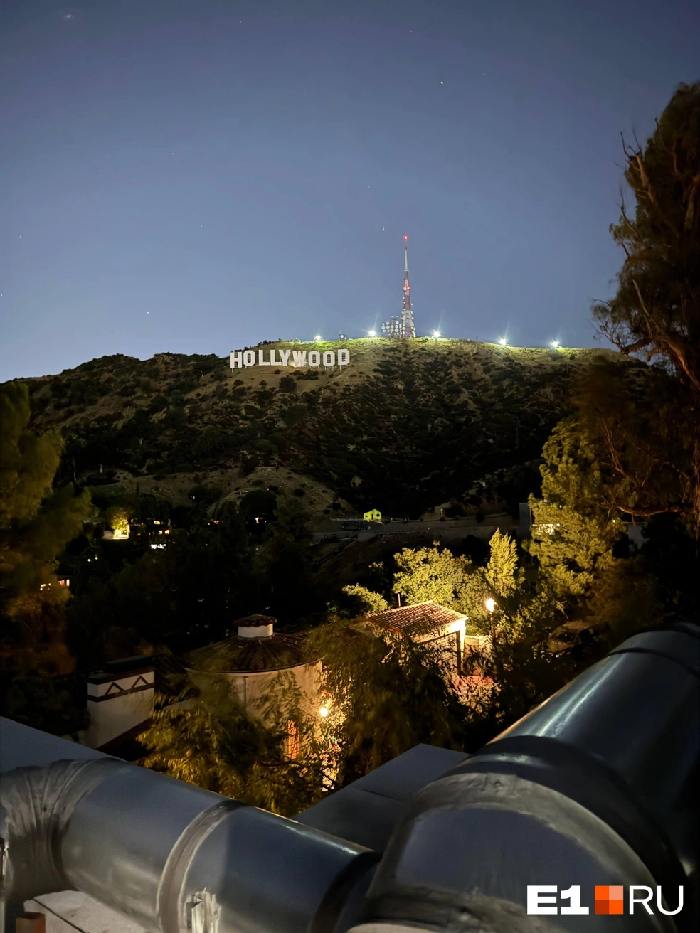 У работы по ремонту кондиционеров однозначно были свои плюсы — шикарные виды на Голливуд | Источник: Олег Иванов