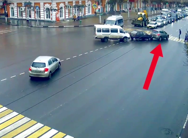 В центре Рязани засняли «аккуратное» ДТП (видео) | ya62.ru