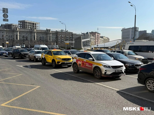 Центр Москвы сковали многокилометровые пробки | Источник: Артем Устюжанин / MSK1.RU
