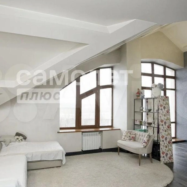 Гостиная и кухня-столовая занимают большую часть площади | Источник: avito.ru