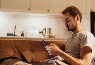 «Сестра не хочет съезжать с квартиры, которая досталась мне по наследству»: историю читателя комментирует психолог