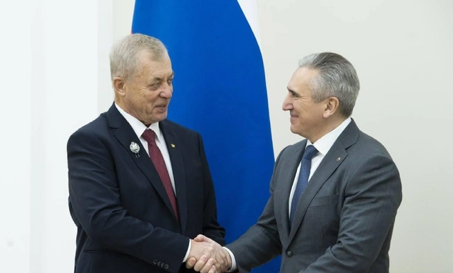 Награды получили сразу два бывших главы муниципалитетов региона, а также представители самых разных сфер деятельности | Источник: Александр Моор / T.me