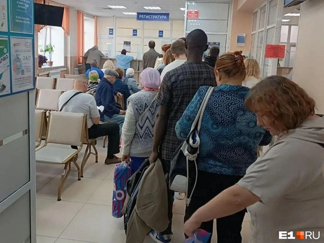 Такие очереди заметили горожане сегодня утром | Источник: читатель Е1.RU