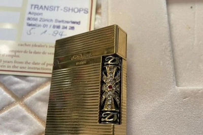 Золотую французскую зажигалку 1994 года продают во Владивостоке