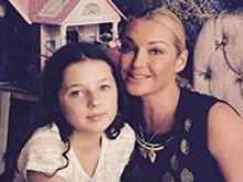 Анастасия Волочкова вручила дочери «взрослый» подарок