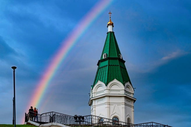 Радуга над часовней Параскевы Пятницы. 2020 | Источник: Александр Паниотов