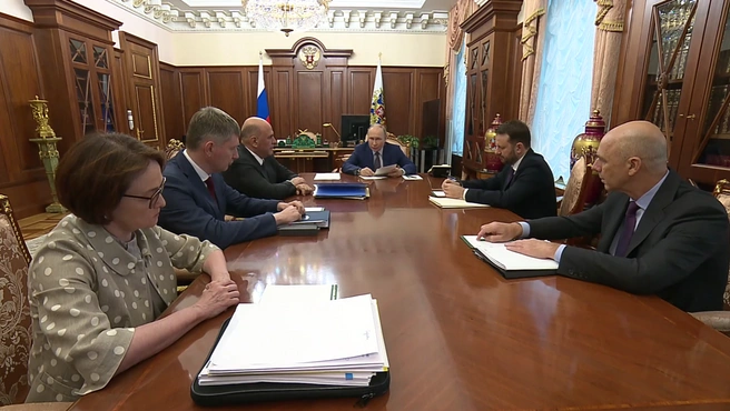 Путин: в России снизилась инфляция, но выросла скрытая безработица | Источник: Кремль. Новости / Rutube