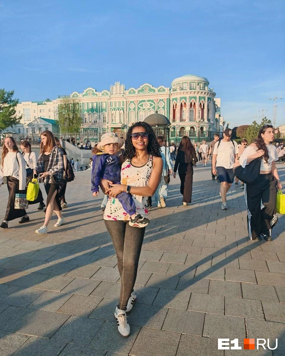 Семья любит гулять по Плотинке | Источник: Мамису Андрианумендзанахари