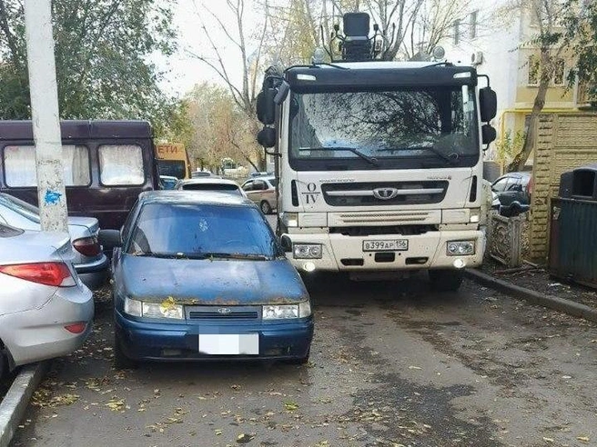 Машины мешают парковке | Источник: Региональный оператор «Природа» / T.me