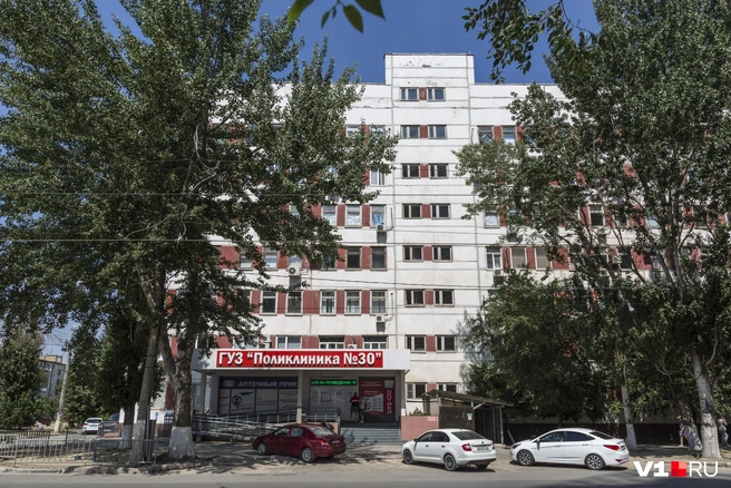 Волгоградке не могут оказать помощь сразу в двух травмпунктах города | Источник: Константин Завриков / V1.RU