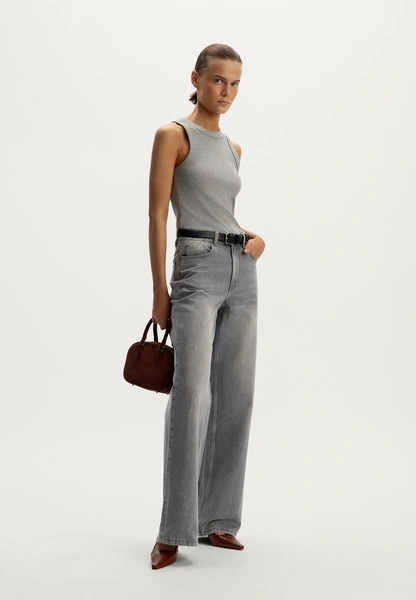 Правильные джинсы и кокетливое мини: 5 главных трендов денима 2026