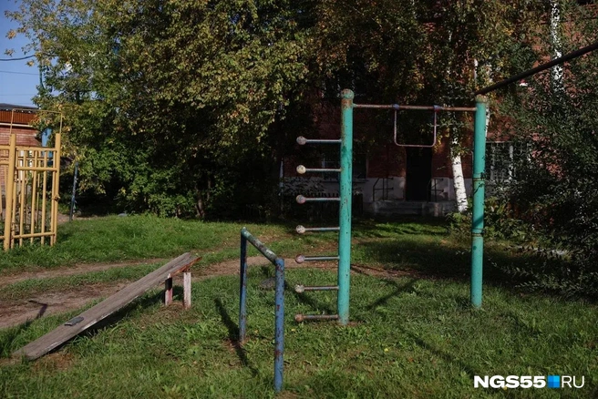 На такой площадке страшно находиться | Источник: Евгений Софийчук / NGS55.RU