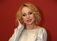 «Вам льстят!»: 50-летняя Алла Довлатова заявила, что выглядит на 37, и столкнулась с хейтом