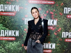 Канделаки в корсете, помолодевшая Аронова, Федункив с новым цветом волос: показ комедии «Праздники»