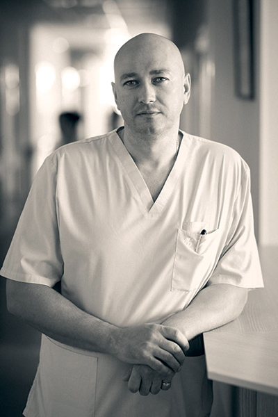 Сергей Чукарев стал врачом, он не любит вспоминать былое и даже не ходит на встречи выпускников