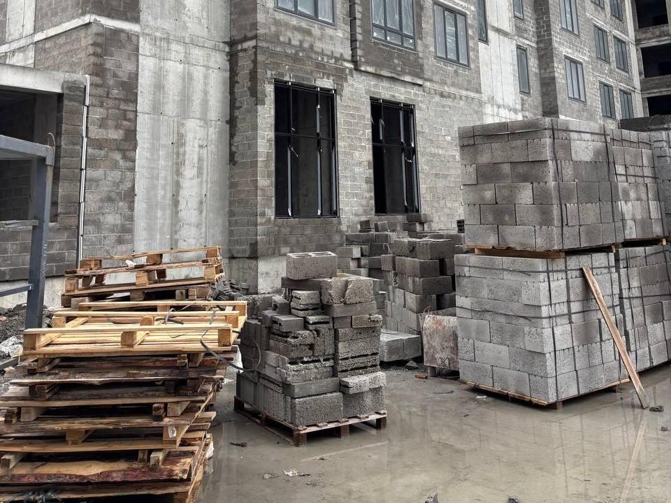 На стройке в Тюмени погиб рабочий