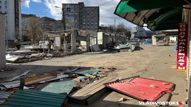 Ранее то же самое произошло со Спортивным рынком | Источник: Елена Буйвол / VLADIVOSTOK1.RU